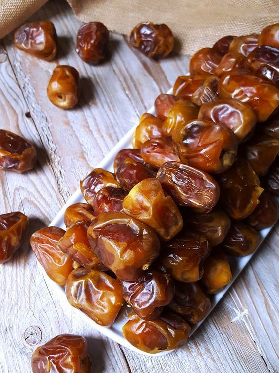 benefit of dates to improve eye health