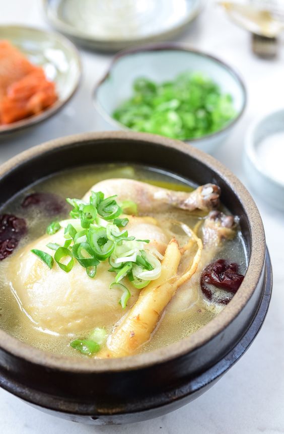 chicken soup with ginseng that have health benefit to ease cough in children