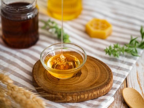 honey dressing is good to improve healing skin and treat eczema