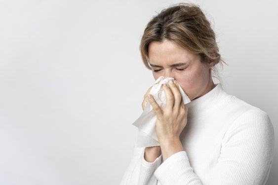 sneezing and coughing are symptom of pneumonia