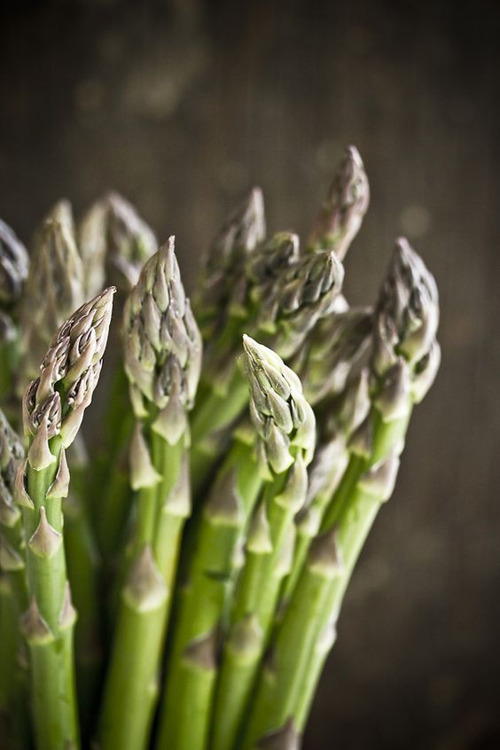 Asparagus contains vitamin K to strengthen bone