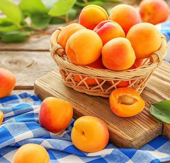 apricot contains vitamin C along with iron to boost energy for men