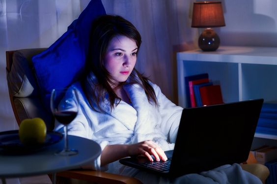 Using electronic before sleep could distract your sleep time