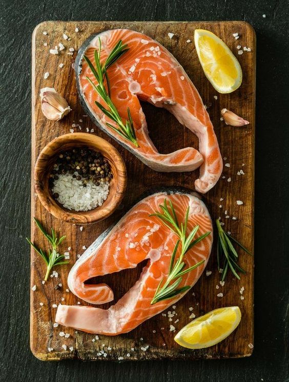 sliced salmon is good protein food for promoting muscle strength