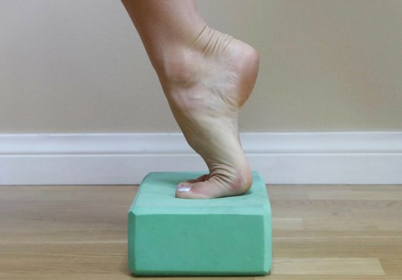 tiptoe stretching help regulate blood flow, maintain body's function, and promote good posture