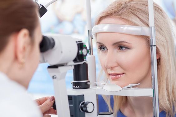 see the doctor for treating eye infection